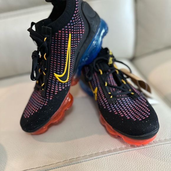 Nike Air VaporMax 2021 Flyknit GS Gradient Black Multi Womens/Boys - Picture 2 of 10